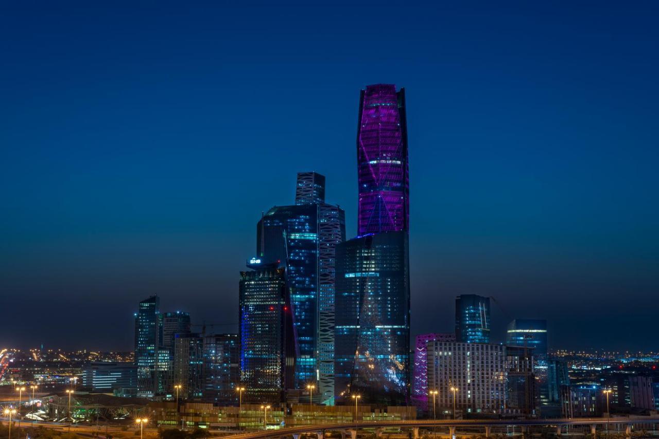 Movenpick Hotel And Residences Riyadh Eksteriør bilde The Kingdom Centre, the second tallest building in the Middle East, is located in Riyadh.