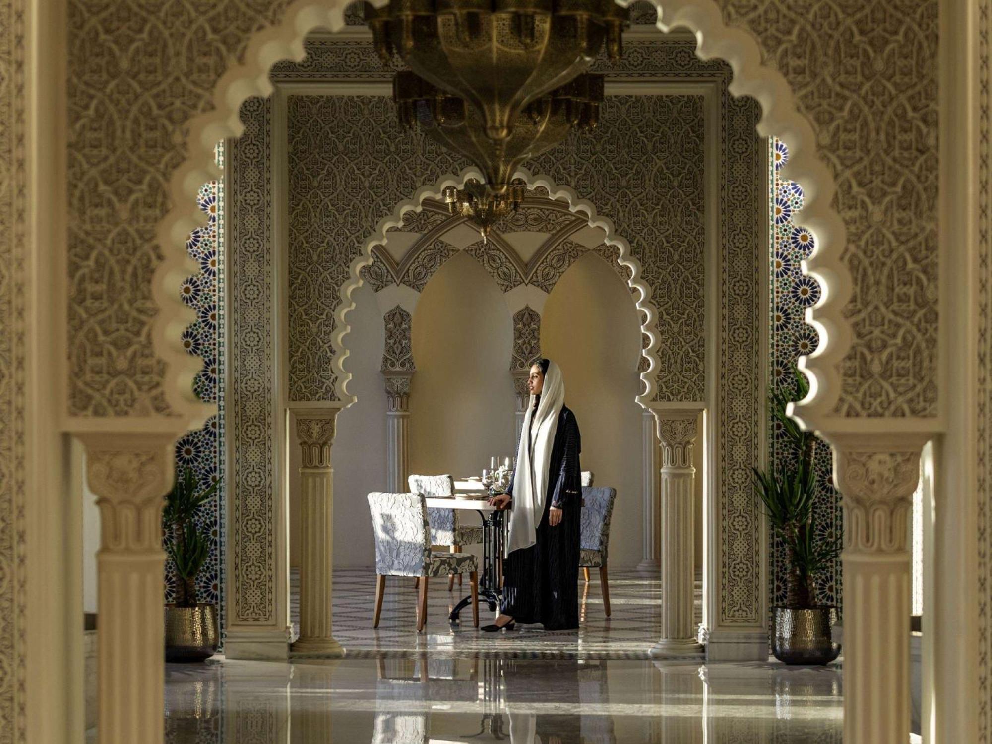 Movenpick Hotel And Residences Riyadh Eksteriør bilde The Palace Downtown lobby