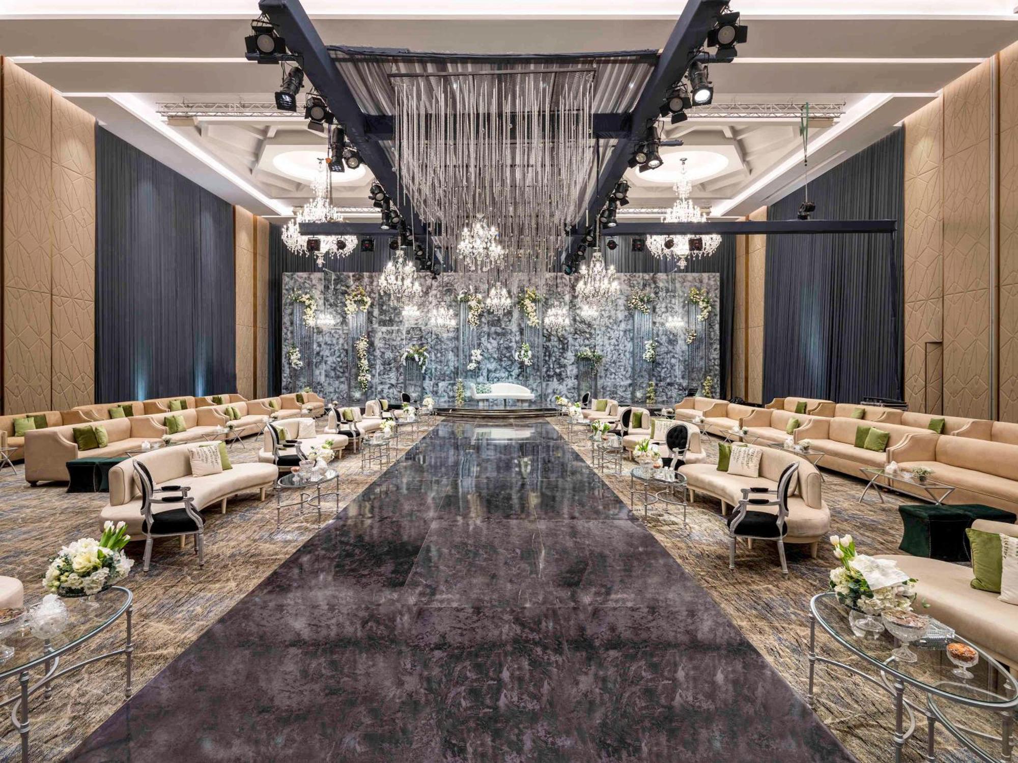 Movenpick Hotel And Residences Riyadh Eksteriør bilde The ballroom