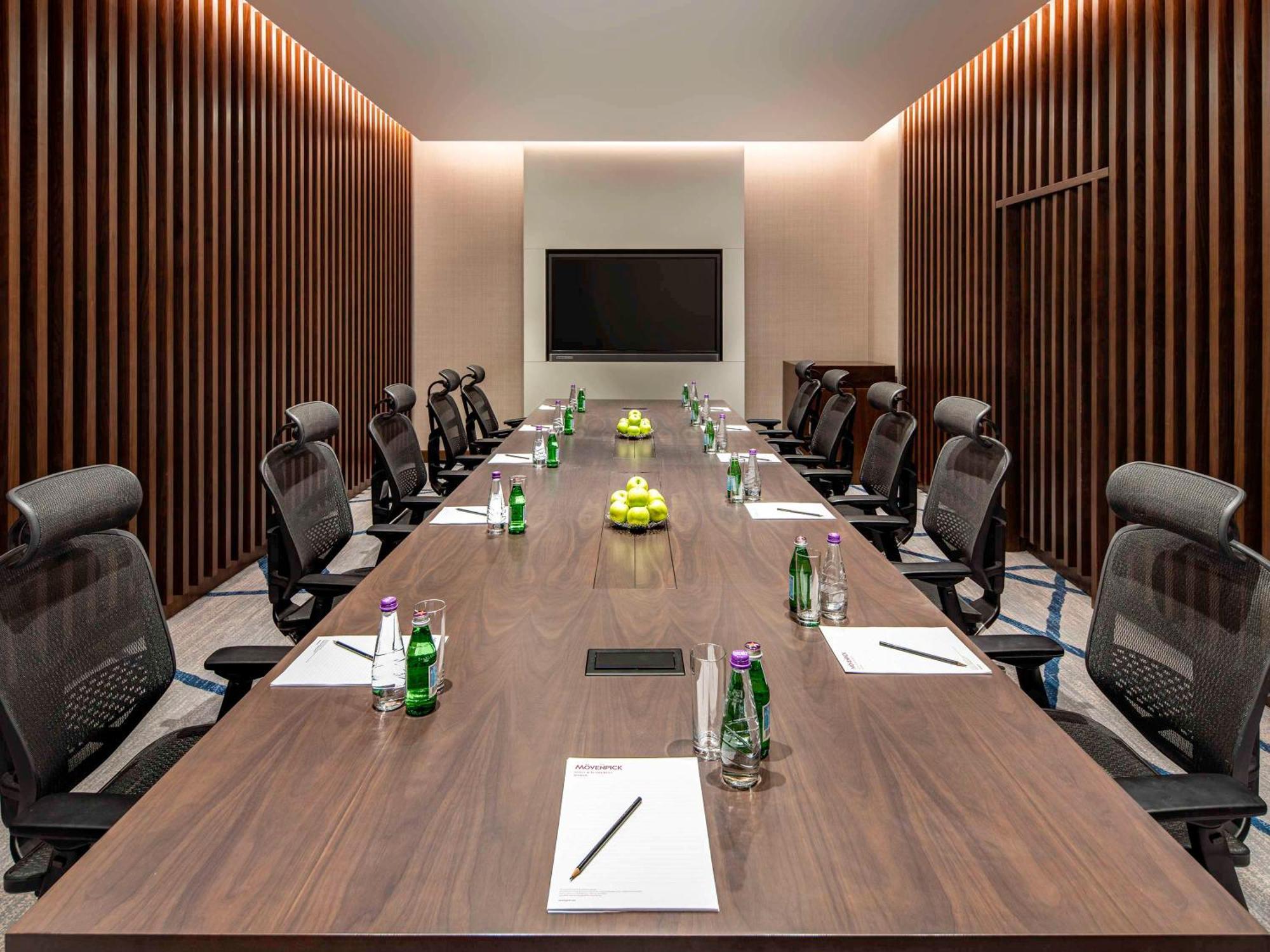 Movenpick Hotel And Residences Riyadh Eksteriør bilde Meeting room