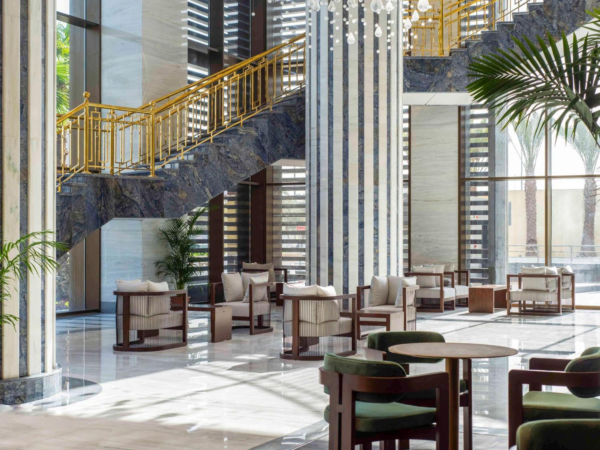 Movenpick Hotel And Residences Riyadh Eksteriør bilde Lobby