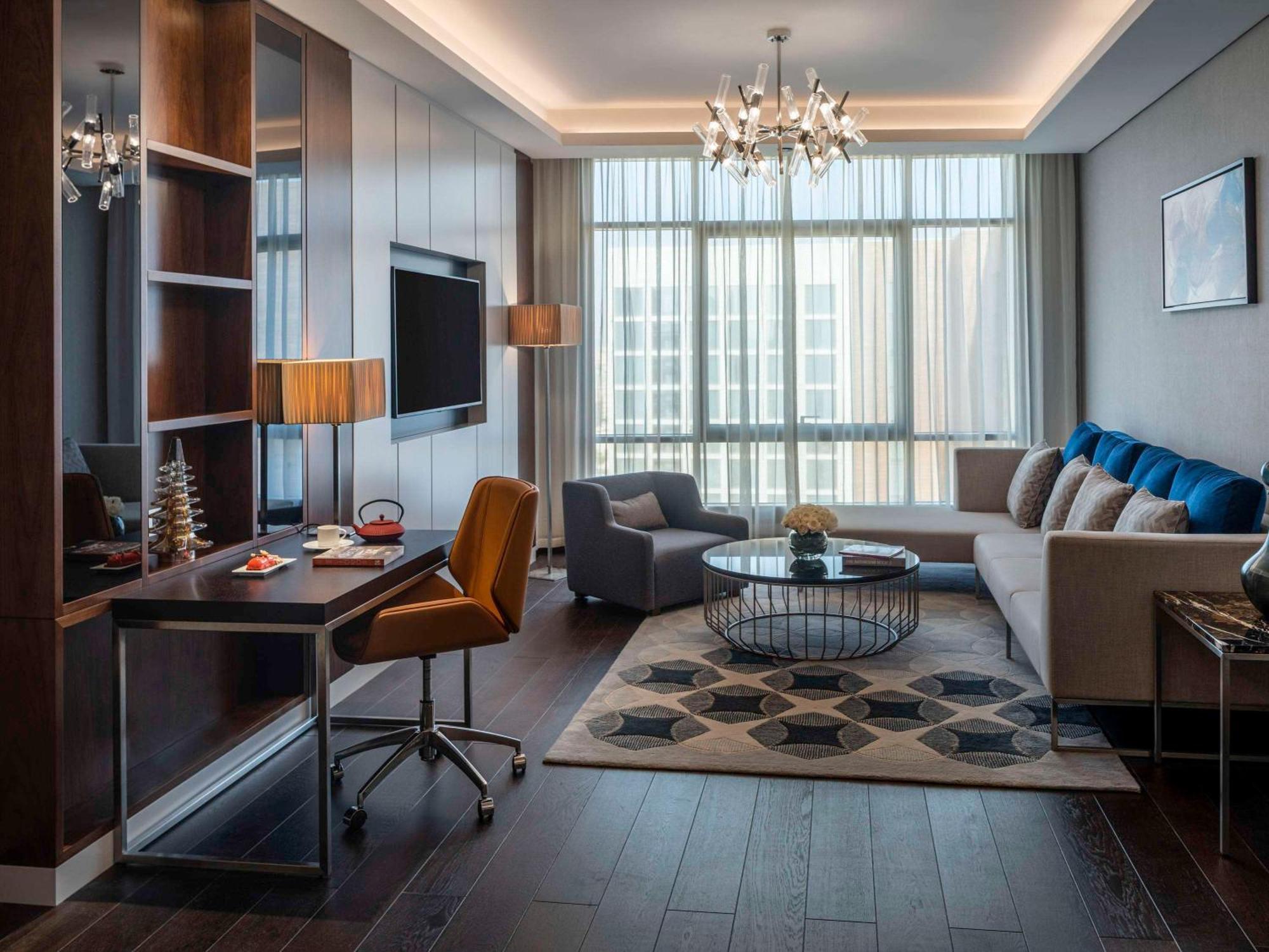 Movenpick Hotel And Residences Riyadh Eksteriør bilde A living room at the hotel