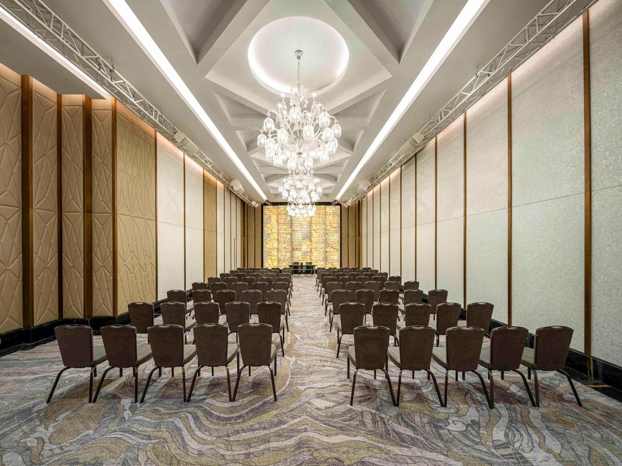 Movenpick Hotel And Residences Riyadh Eksteriør bilde The ballroom