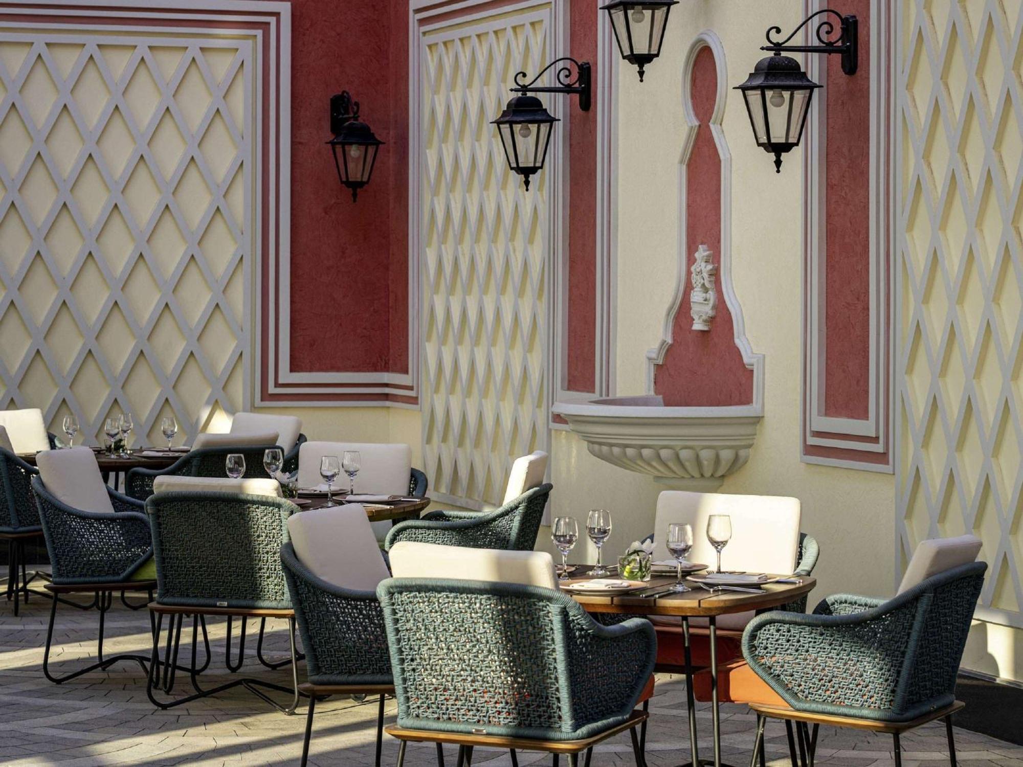 Movenpick Hotel And Residences Riyadh Eksteriør bilde The restaurant