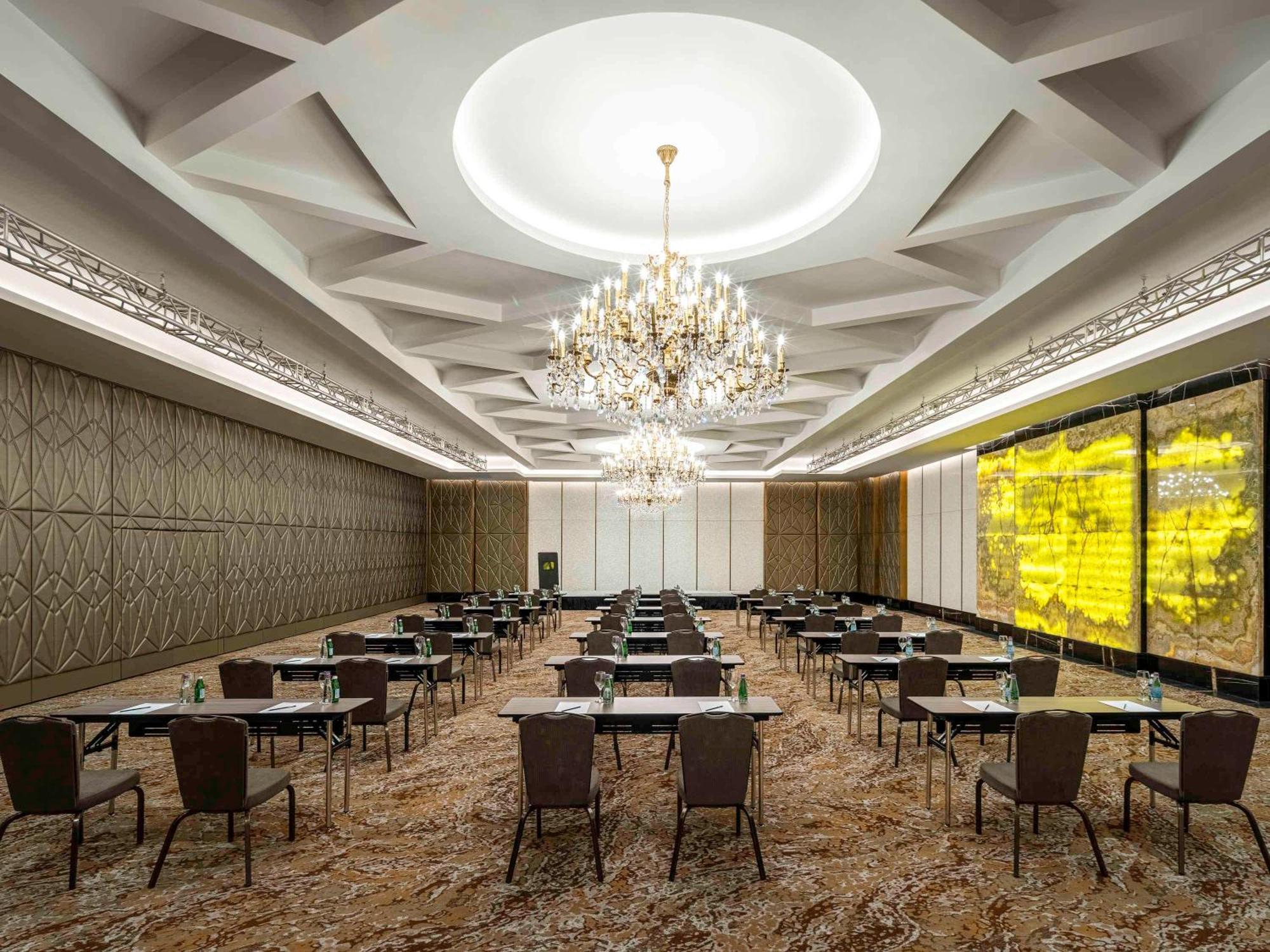 Movenpick Hotel And Residences Riyadh Eksteriør bilde The ballroom
