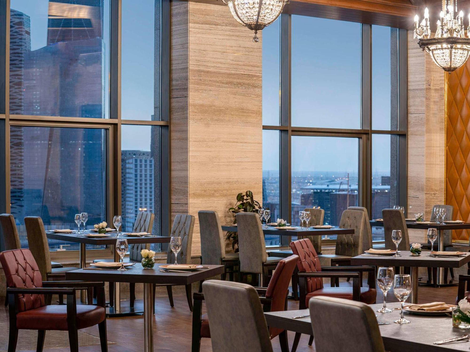 Movenpick Hotel And Residences Riyadh Eksteriør bilde The restaurant