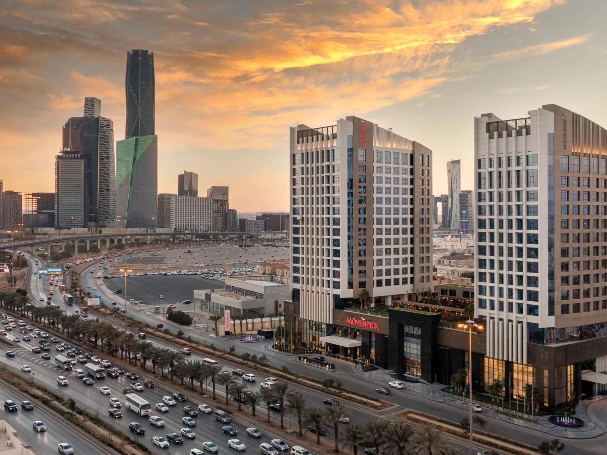 Movenpick Hotel And Residences Riyadh Eksteriør bilde The Ritz-Carlton, Riyadh