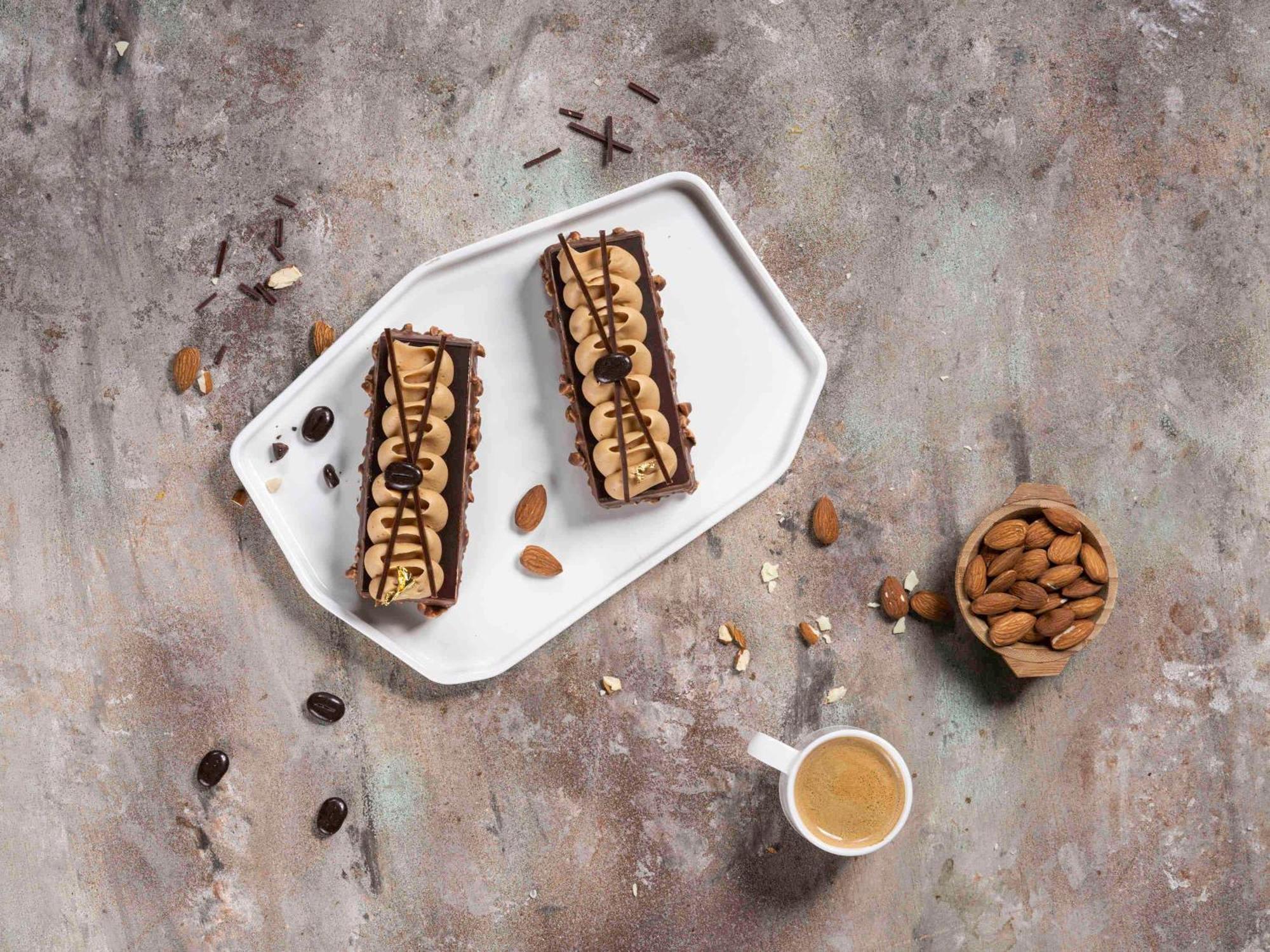 Movenpick Hotel And Residences Riyadh Eksteriør bilde Almond bars