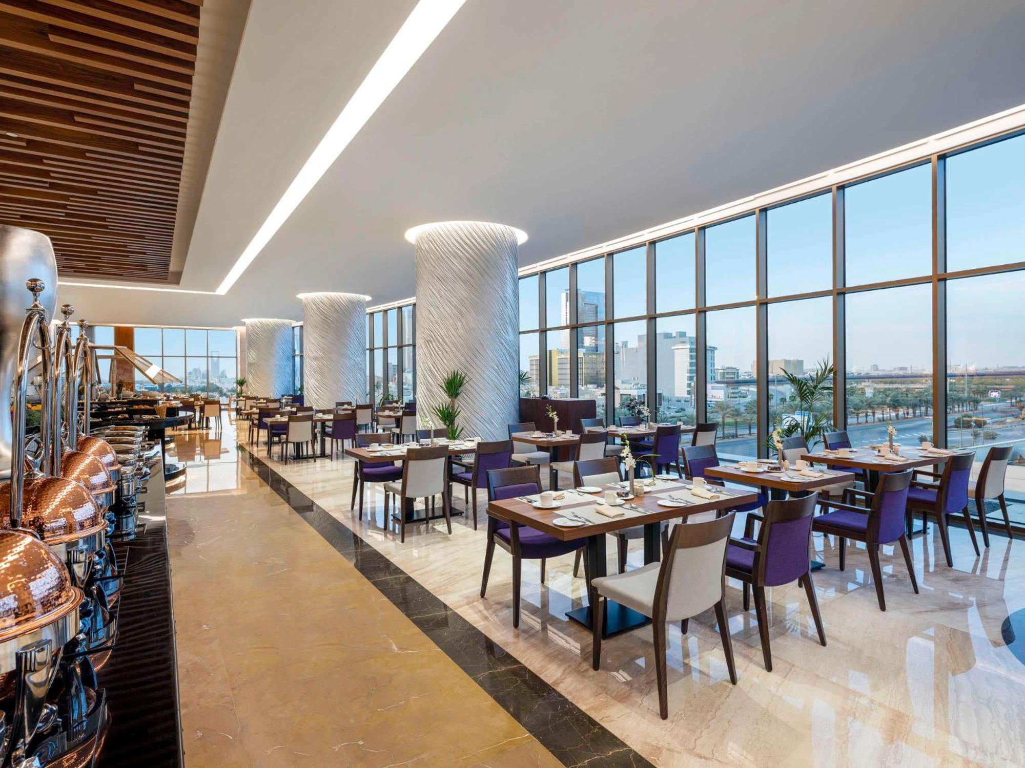 Movenpick Hotel And Residences Riyadh Eksteriør bilde The restaurant