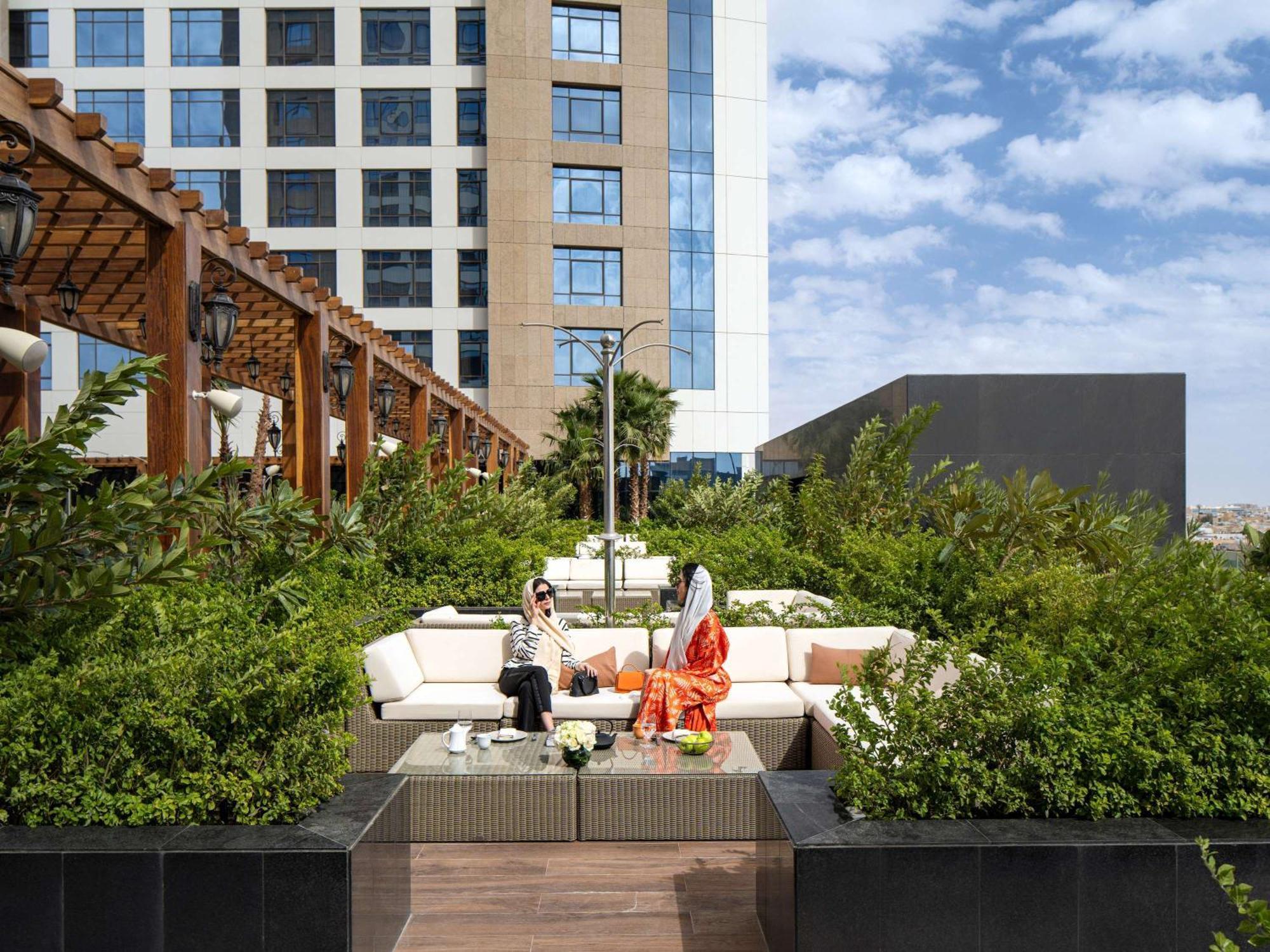 Movenpick Hotel And Residences Riyadh Eksteriør bilde The Park, Hyderabad