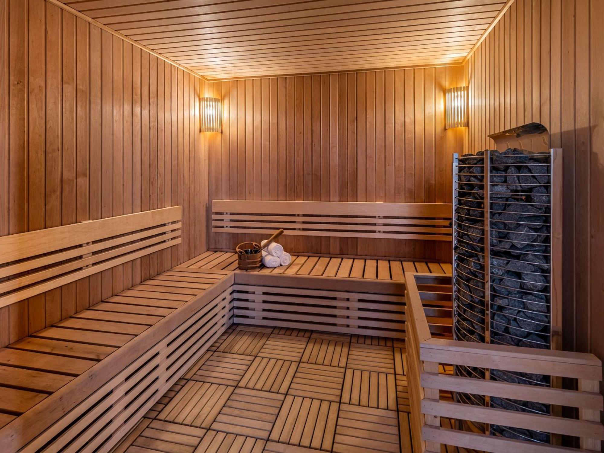 Movenpick Hotel And Residences Riyadh Eksteriør bilde A modern Finnish sauna